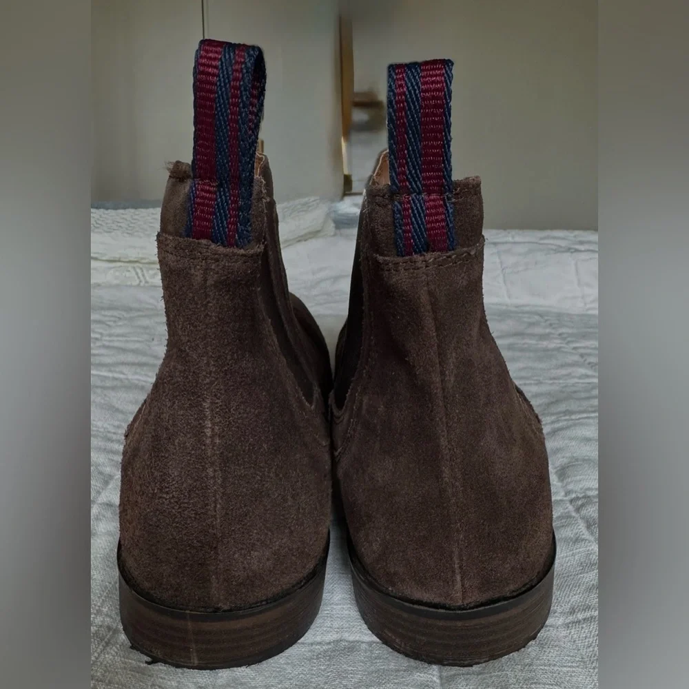 Ben Sherman Monroe Chelsea Boots in Brown Suede